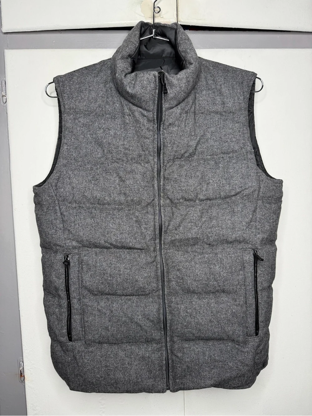 Hugo Boss Darnom2 Grey Black Wool Reversible Puffer Down Vest Size 40R Large